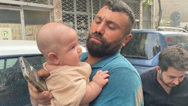 İzmir'de korkulu anlar! Çatıya sığındılar