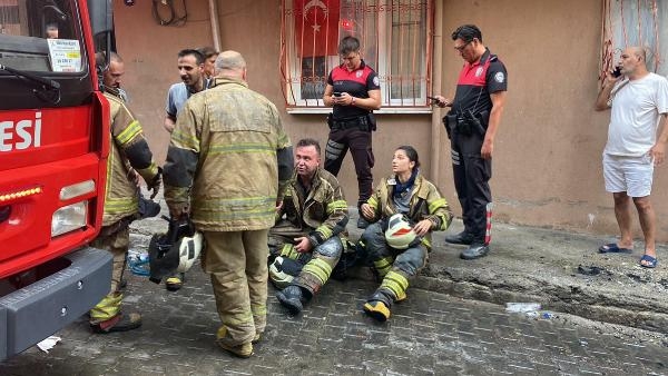 İzmir'de korkulu anlar! Çatıya sığındılar