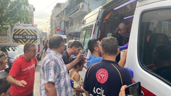 İzmir'de korkulu anlar! Çatıya sığındılar