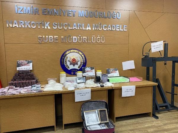 İzmir'de torbacıların kuryesine baskın!