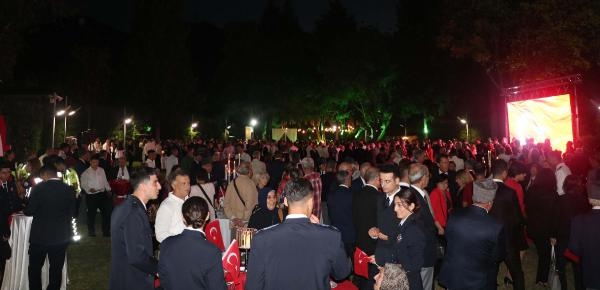İzmir'in yeni Valisi Dr. Elban'dan 30 Ağustos resepsiyonu
