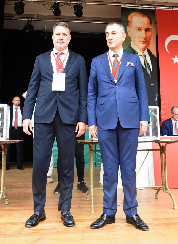 Karşıyaka'da sürpriz! Azat Yeşil dönemi