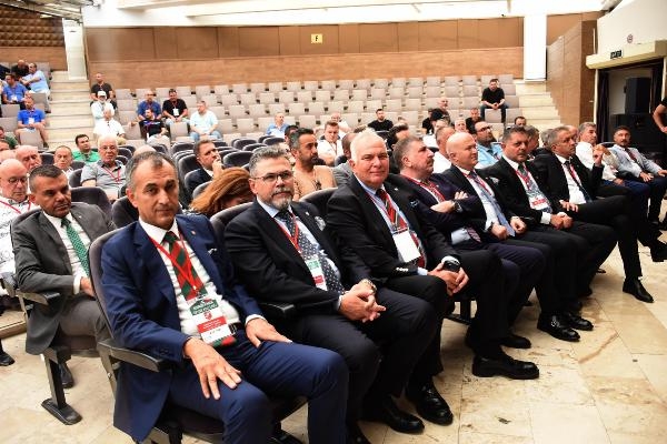 Karşıyaka'da sürpriz! Azat Yeşil dönemi