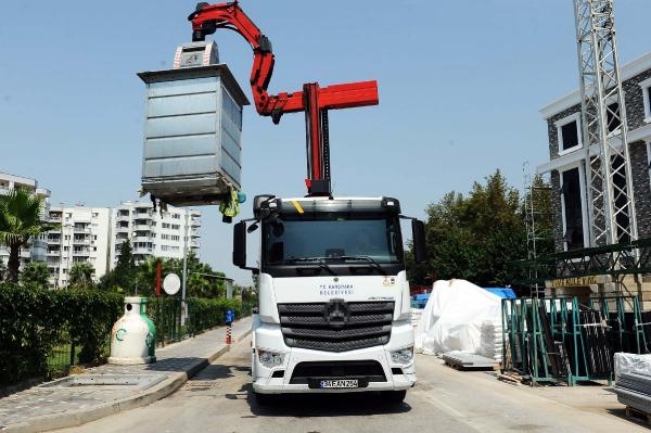 Karşıyaka'da yer altı çöp konteynerlerinin sayısı 300'e ulaştı