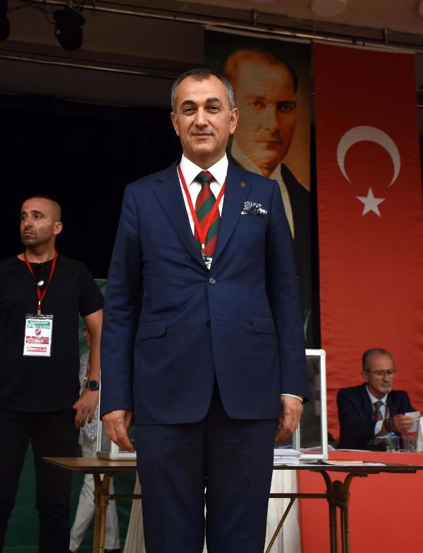 "Karşıyakalılar, bayrakları sandıktan çıkarın"