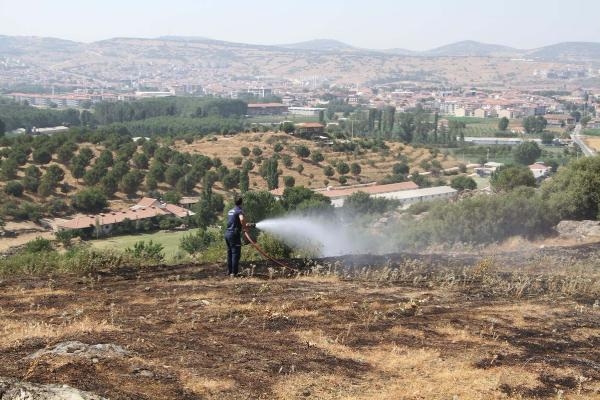 Kula'da 20 dönüm orman yandı