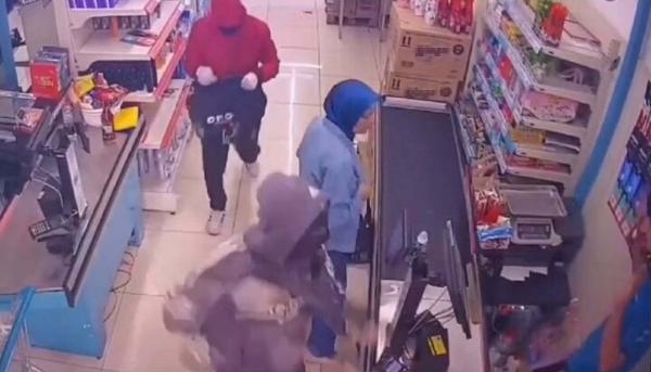 Marketi soyup kaçarken kendini tüfekle vuran şüpheli tutuklandı