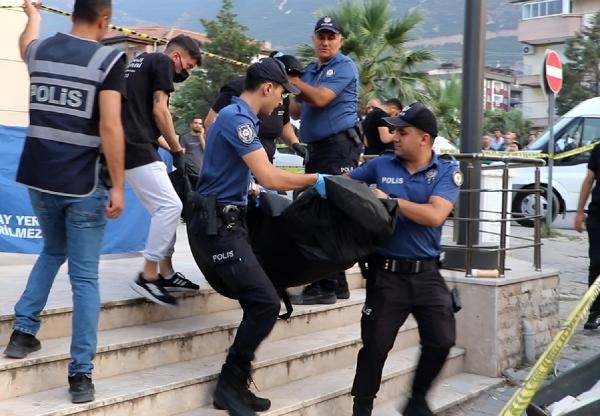 Markette dehşet! Silahı çekti ateşledi