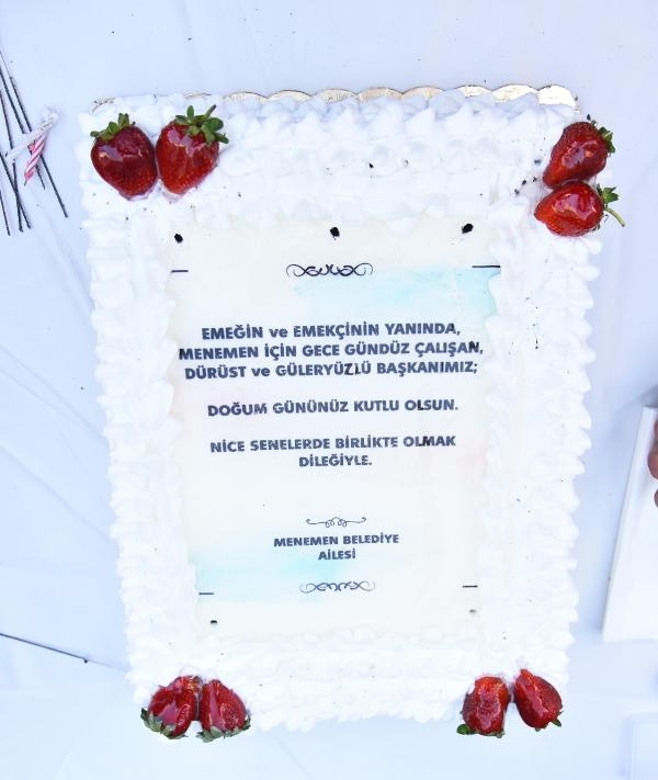 Menemen Belediye Başkanı'na sürpriz doğum günü kutlaması
