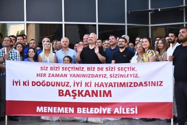 Menemen Belediye Başkanı'na sürpriz doğum günü kutlaması