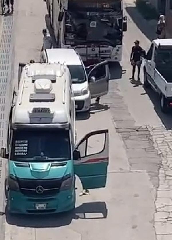 O anlar! Minibüs şoförü bıçakla saldırdı