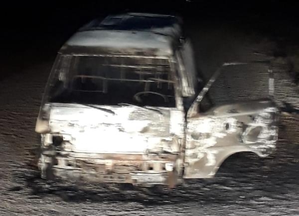 Minibüste çıkıp, ormana sıçrayan yangın 3 saatte söndürüldü