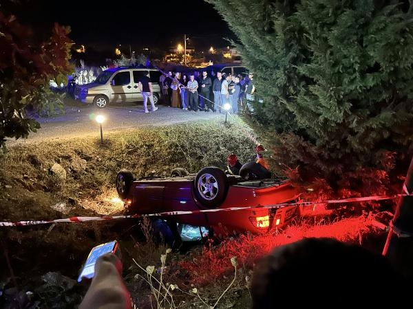 Otomobil, üç araca çarptı, su kanalına düştü: 3 ölü