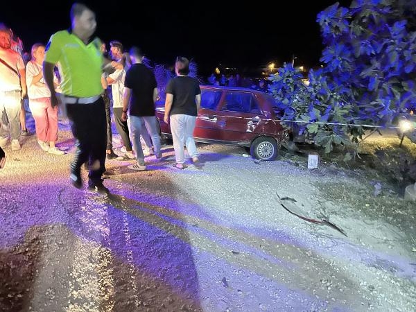 Otomobil, üç araca çarptı, su kanalına düştü: 3 ölü