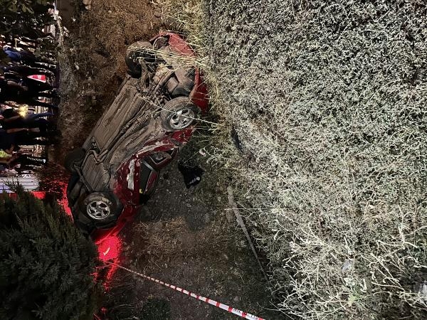 Otomobil, üç araca çarptı, su kanalına düştü: 3 ölü