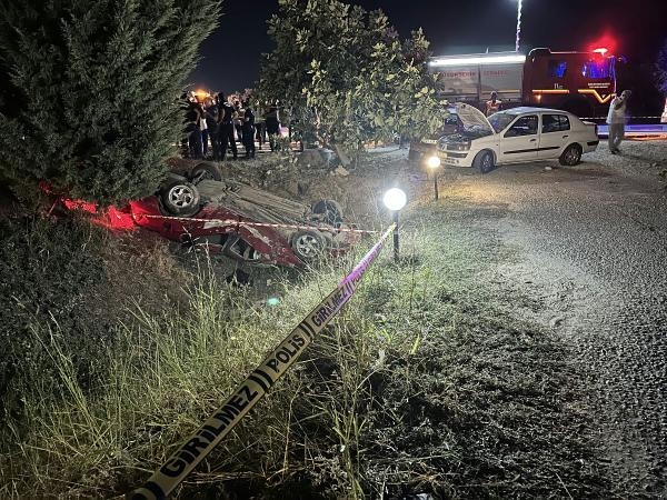 Otomobil, üç araca çarptı, su kanalına düştü: 3 ölü