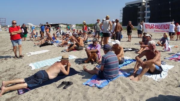 Plajda havlu eylemi Ayvalık'a da sıçradı
