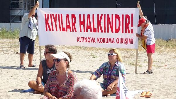 Plajda havlu eylemi Ayvalık'a da sıçradı
