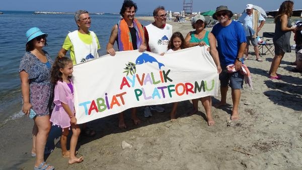 Plajda havlu eylemi Ayvalık'a da sıçradı