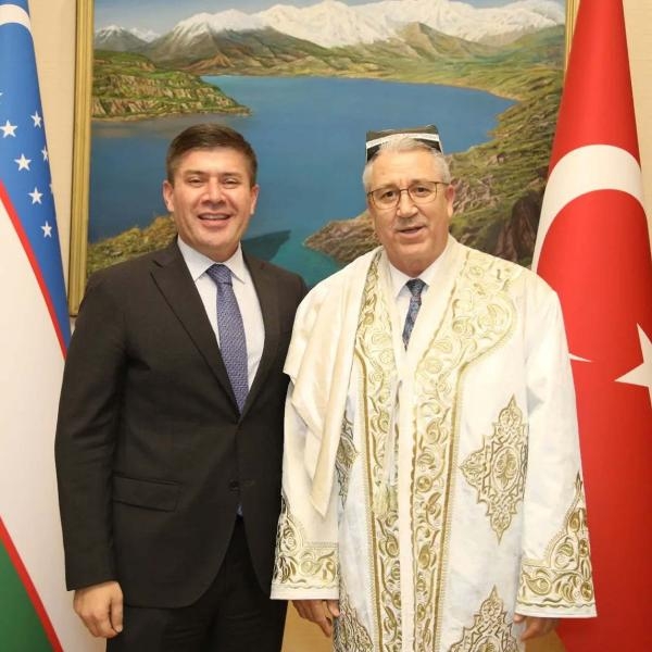Rektör Budak'a Bişkek'te 'fahri doktora' unvanı verildi