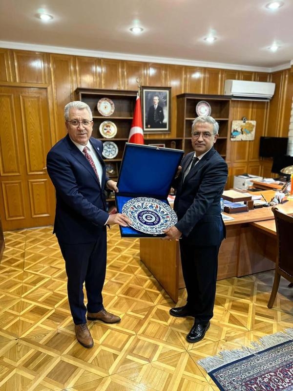 Rektör Budak'a Bişkek'te 'fahri doktora' unvanı verildi