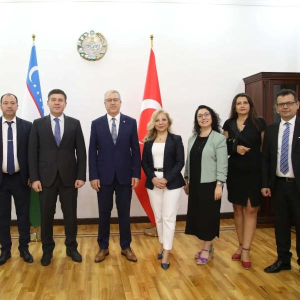 Rektör Budak'a Bişkek'te 'fahri doktora' unvanı verildi