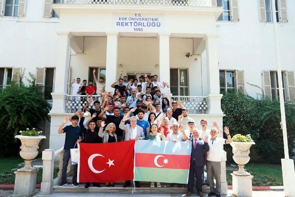 Rektör Prof. Dr. Budak EÜ'de eğitim görecek Azerbaycanlı öğrencileri ağırladı