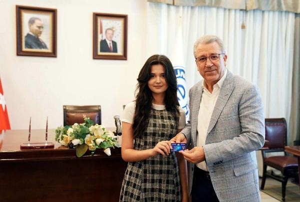 Rektör Prof. Dr. Budak EÜ'de eğitim görecek Azerbaycanlı öğrencileri ağırladı