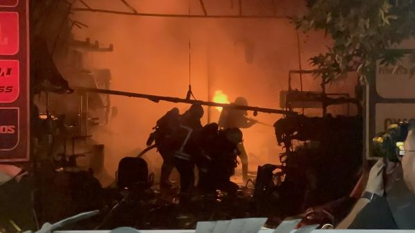 Sanayi sitesinde yangın: 7 kişi hastaneye kaldırıldı