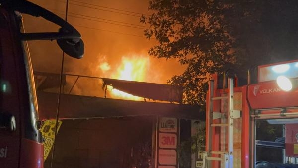 Sanayi sitesinde yangın: 7 kişi hastaneye kaldırıldı
