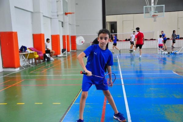 Zeren, doktor tavsiyesiyle başladığı badmintonda Türkiye 3'üncüsü oldu