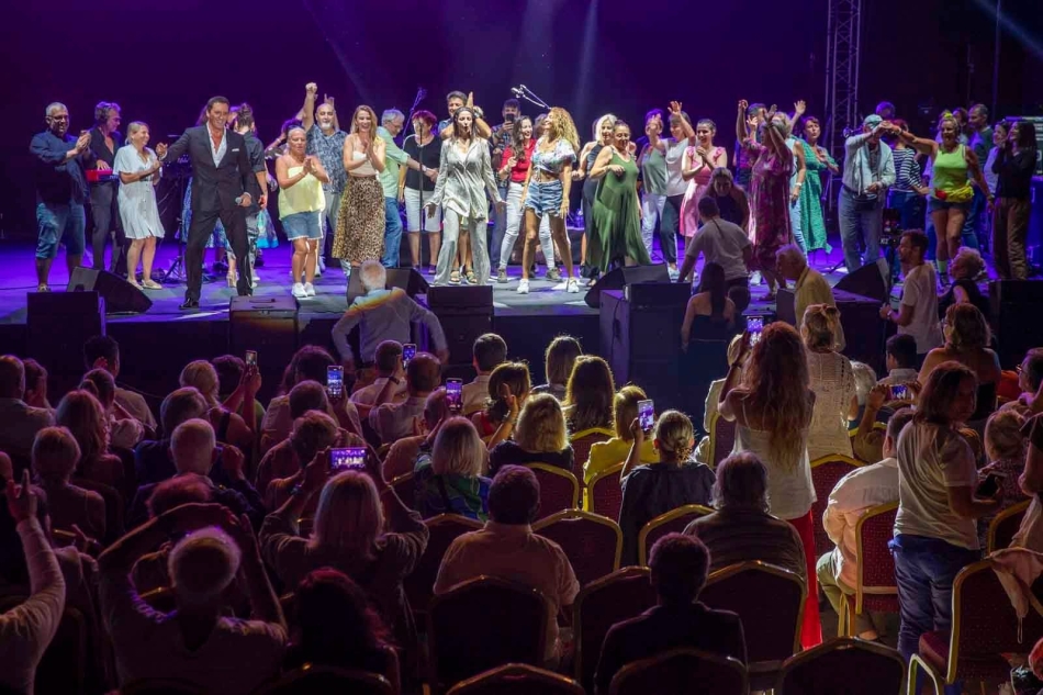 Çeşme 'de harika gece! Dans etmeyen kalmadı