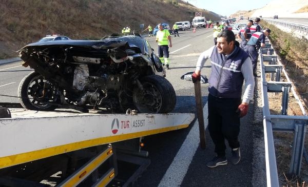 190 km hız ve sonu: 2 ölü, 7 yaralı