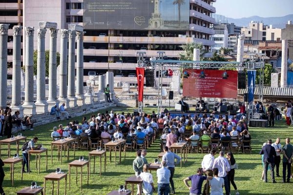 7. Uluslararası İzmir Edebiyat Festivali  Agora'da başladı