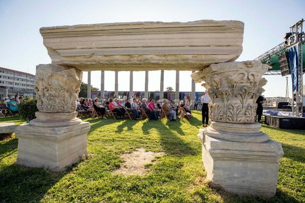 7. Uluslararası İzmir Edebiyat Festivali  Agora'da başladı