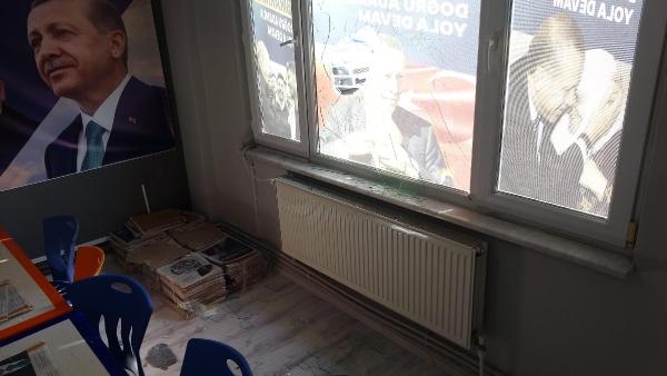 AK Parti'nin seçim irtibat ofisine taşlı saldırı