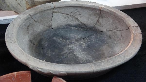 Assos Antik Kenti'nde bulunan 1800 yıllık kaplar, gündelik yaşama ışık tutuyor