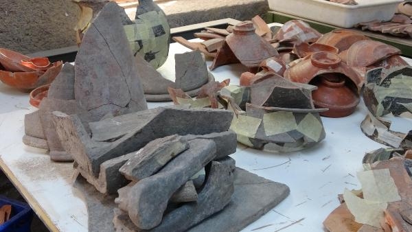 Assos Antik Kenti'nde bulunan 1800 yıllık kaplar, gündelik yaşama ışık tutuyor