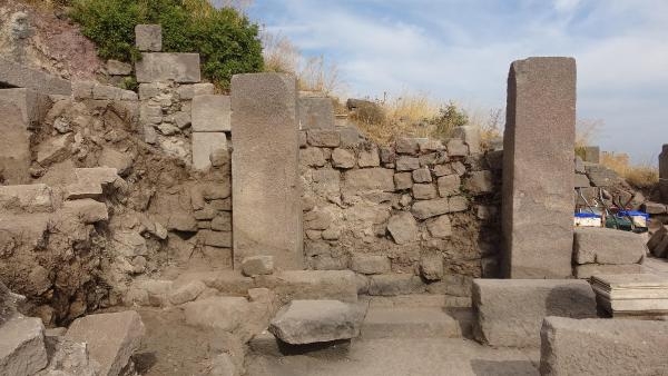 Assos Antik Kenti'nde bulunan 1800 yıllık kaplar, gündelik yaşama ışık tutuyor