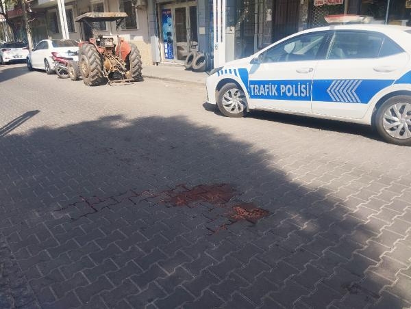 Babasının kullandığı traktörün altında öldü