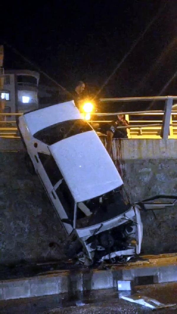Beline demir bariyer saplandı, kurtarılamadı
