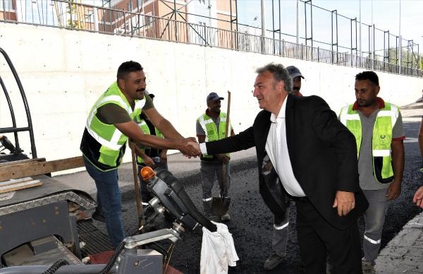 Bornova Belediye Başkanı İduğ, yol çalışmalarını inceledi