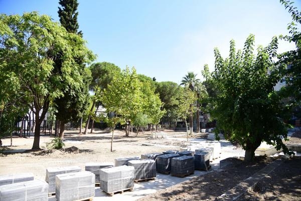 Büyükşehir, Soma 13 Eylül Parkı'nda yenileme çalışmalarını sürdürüyor