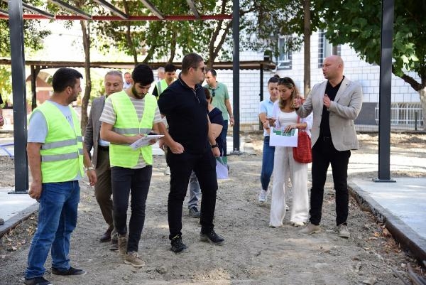 Büyükşehir, Soma 13 Eylül Parkı'nda yenileme çalışmalarını sürdürüyor
