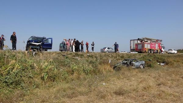Çanakkale'de otomobiller çarpıştı: 2 ölü, 5 yaralı