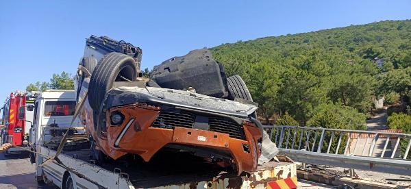 Çeşme Otoyolu'nda feci kaza: 1 ölü, 2 yaralı
