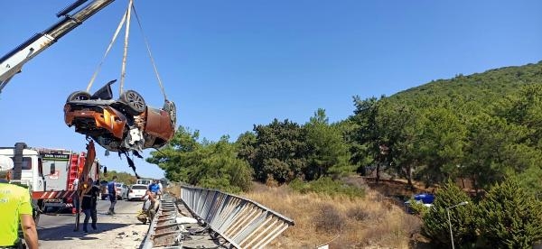 Çeşme Otoyolu'nda feci kaza: 1 ölü, 2 yaralı