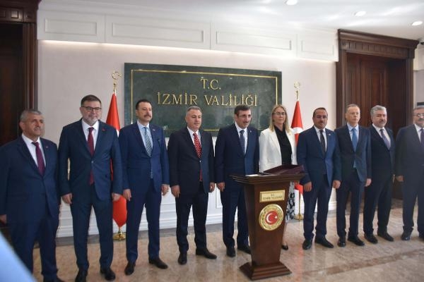 Cumhurbaşkanı Yardımcısı Yılmaz, İzmir'de