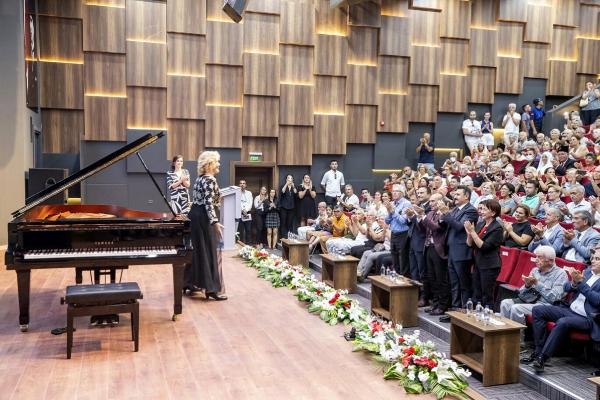 Dikili'de kültür merkezi açıldı