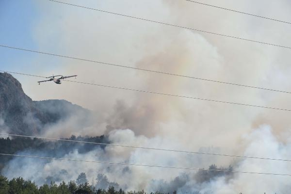 Düşen helikopterdeki 3 mürettebat aranıyor